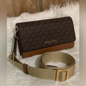 Michael Kors Large Wallet Crossbody